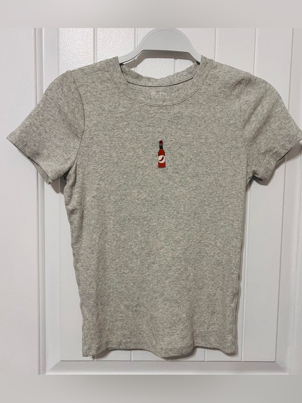 Hollister Heather Gray Tee with Bottle Embroidered Logo Size Large